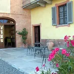 בית חווה Cascina La Carlotta Castel Boglione
